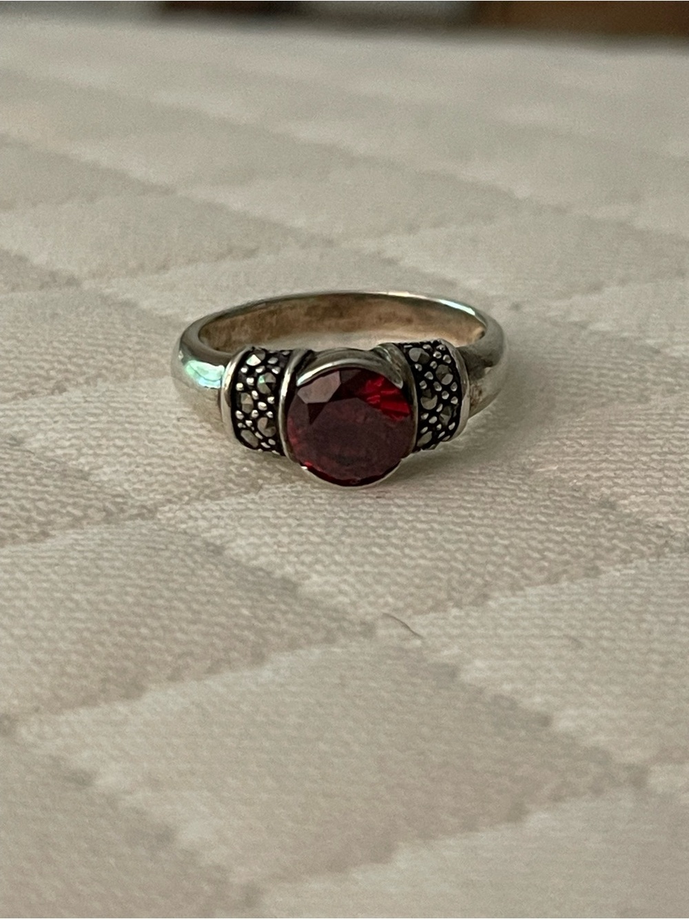 925 Sterling Silver Vintage Real Red Garnet & Marcasite Oxidized Ring